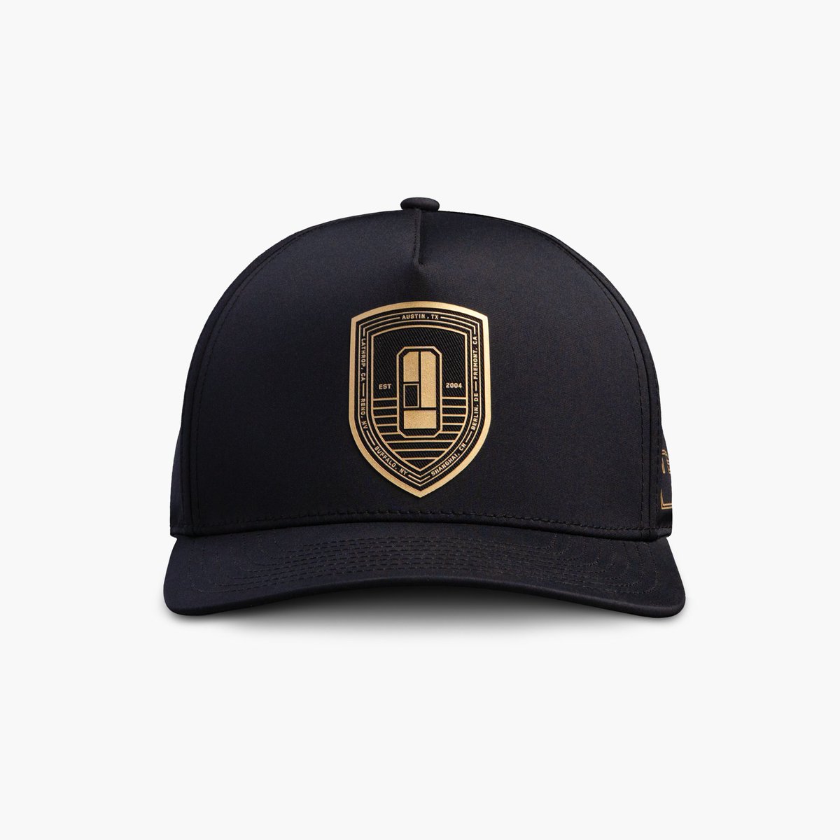 Tesla Shop estrena la colección FC: merchandising de fútbol ya a la venta