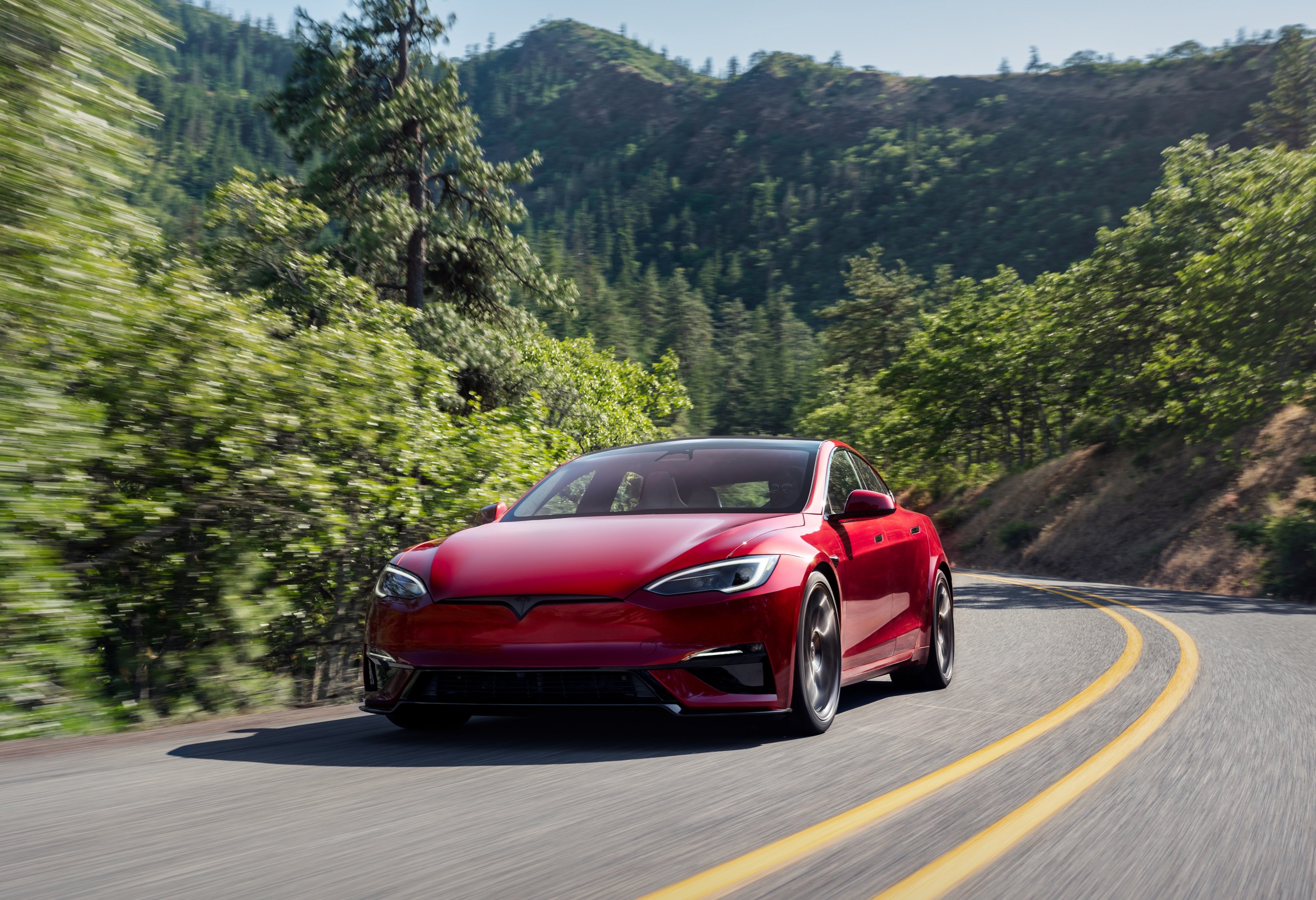 Model S Plaid frente al Ferrari Luce: comparativa de cifras según Tesla Newswire